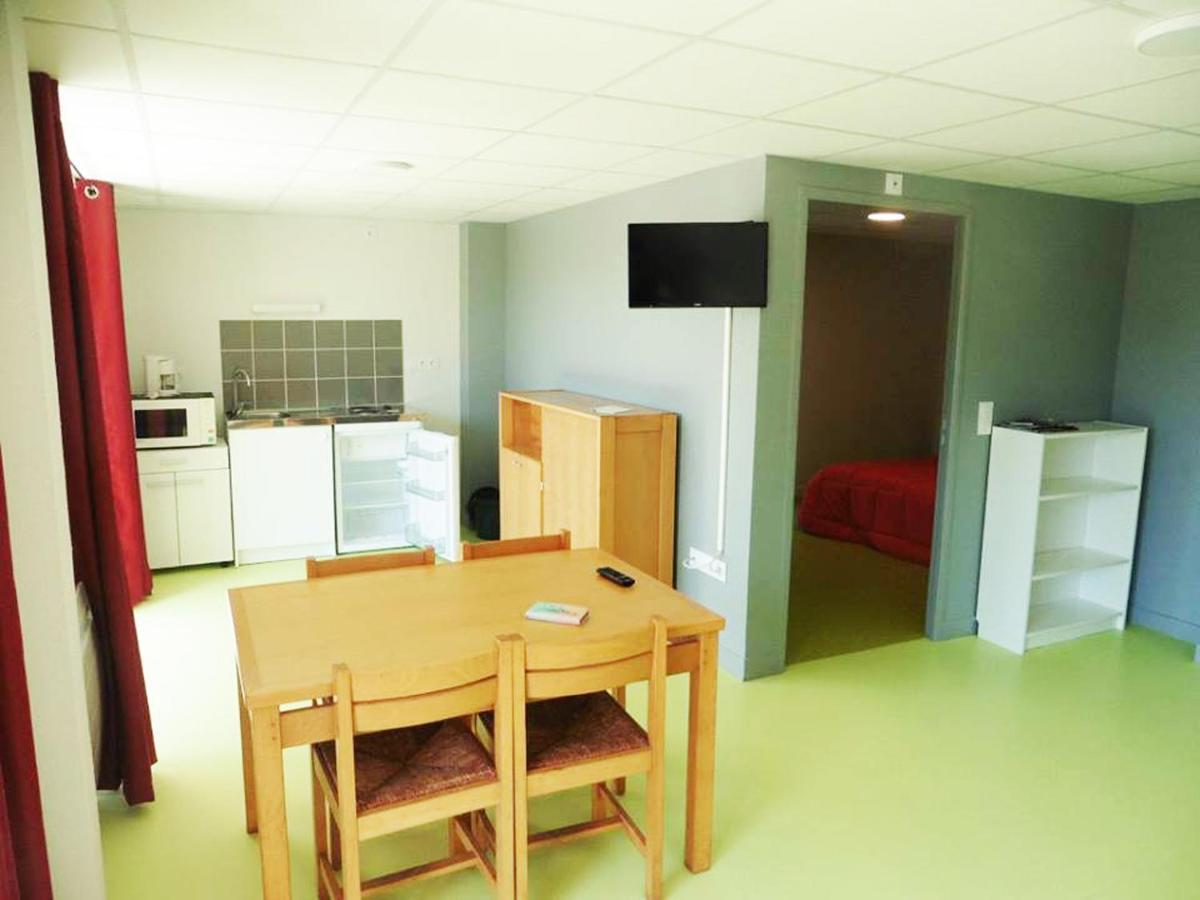 Gite Du Haut Cantal - Appartements Meubles Avec Kitchenette Et Chambres Sans Kitchenette Condat  Екстер'єр фото