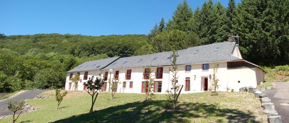 Gite Du Haut Cantal - Appartements Meubles Avec Kitchenette Et Chambres Sans Kitchenette Condat  Екстер'єр фото